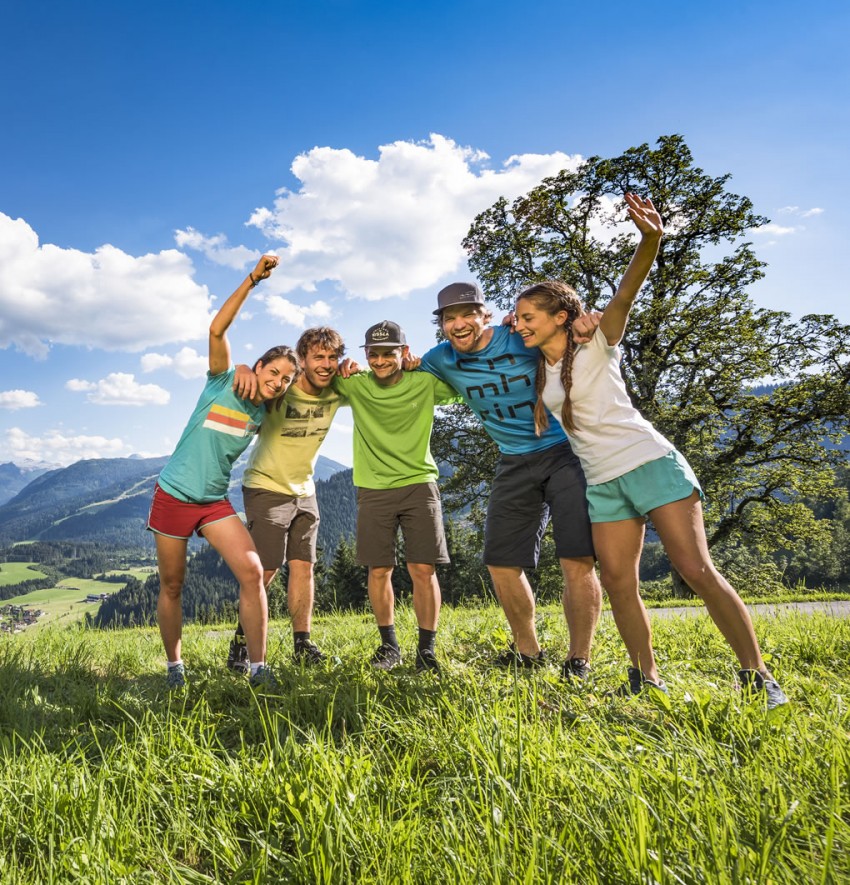 Leute auf der Alm © Flachau Tourismus